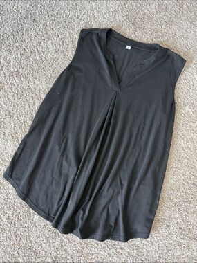 Sleeveless Black V-Neck Women's Tank Top